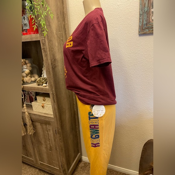 HARRY POTTER Gryffindor Universal Theme Park T-shirt size L - Picture 8 of 10
